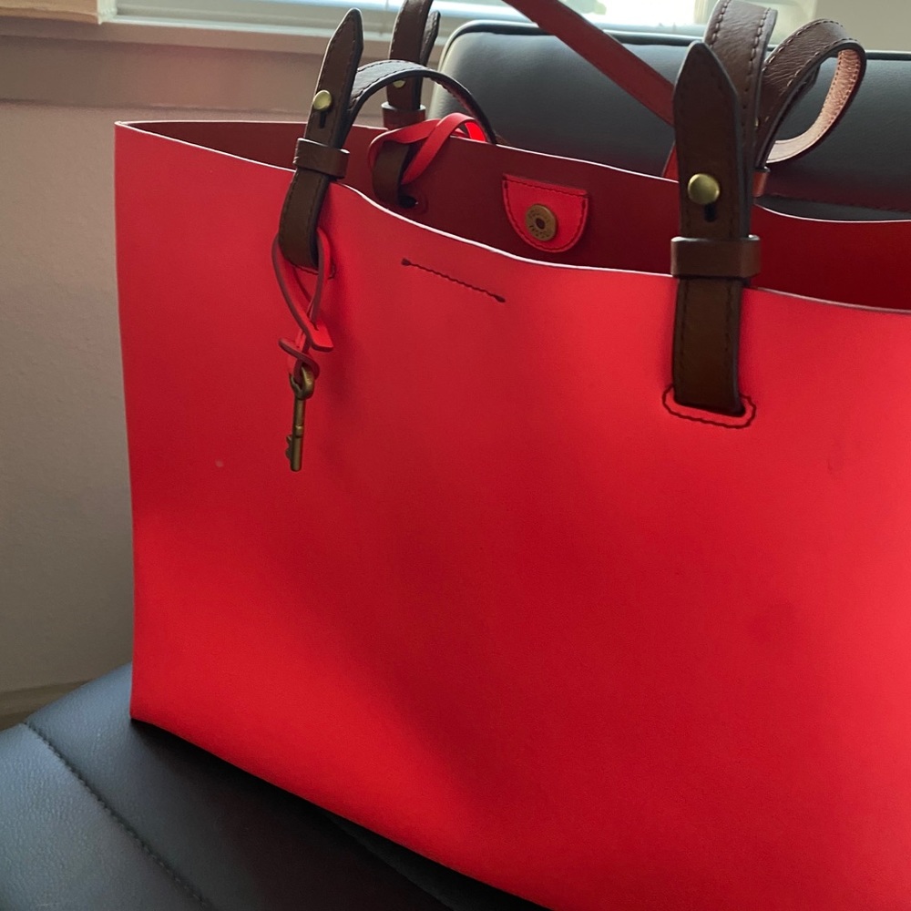 Fossil tote fuschia
